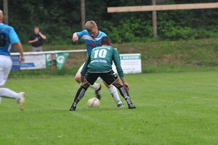 德甲半决赛对决在即！达拉斯独行侠演练定位球，AC米兰密集防守应对