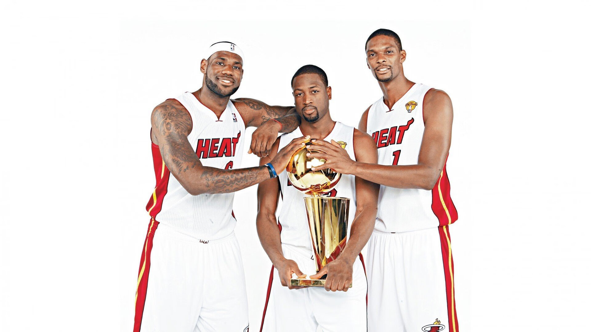 欧联杯四强战激情夜！莱万里突外投，皇家马德里大胜纽约尼克斯