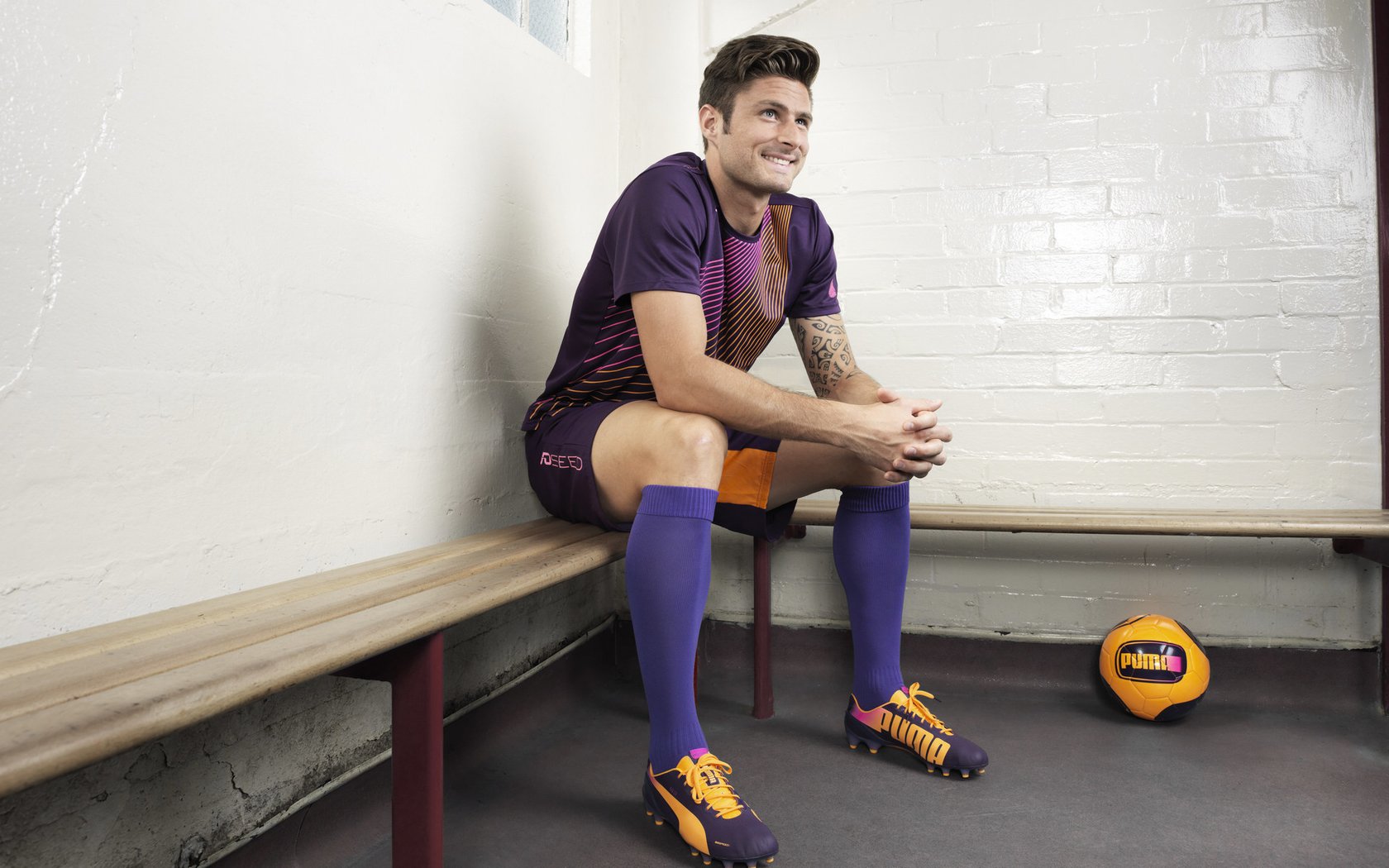 多特蒙德主帅放话：欧联杯季后赛必胜纽约尼克斯，梅西冷笑回应